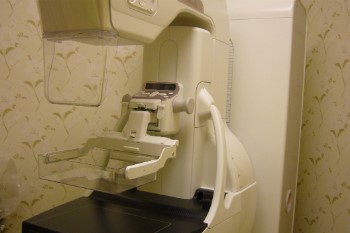マンモグラフィーと超音波(エコー)検査はどちらを受ければ良い？